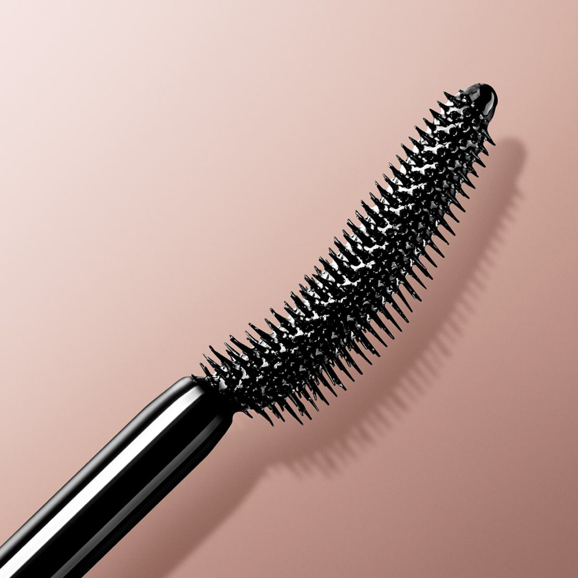 LASH IDOLE WATERPROOF MASCARA - MASCARA PENTRU VOLUM REZISTENTĂ LA APĂ