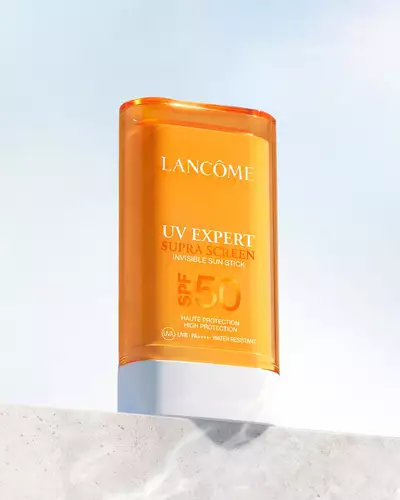 Cadru de lifestyle cu UV EXPERT SUPRA SCREEN INVISIBLE SUN STICK SPF 50