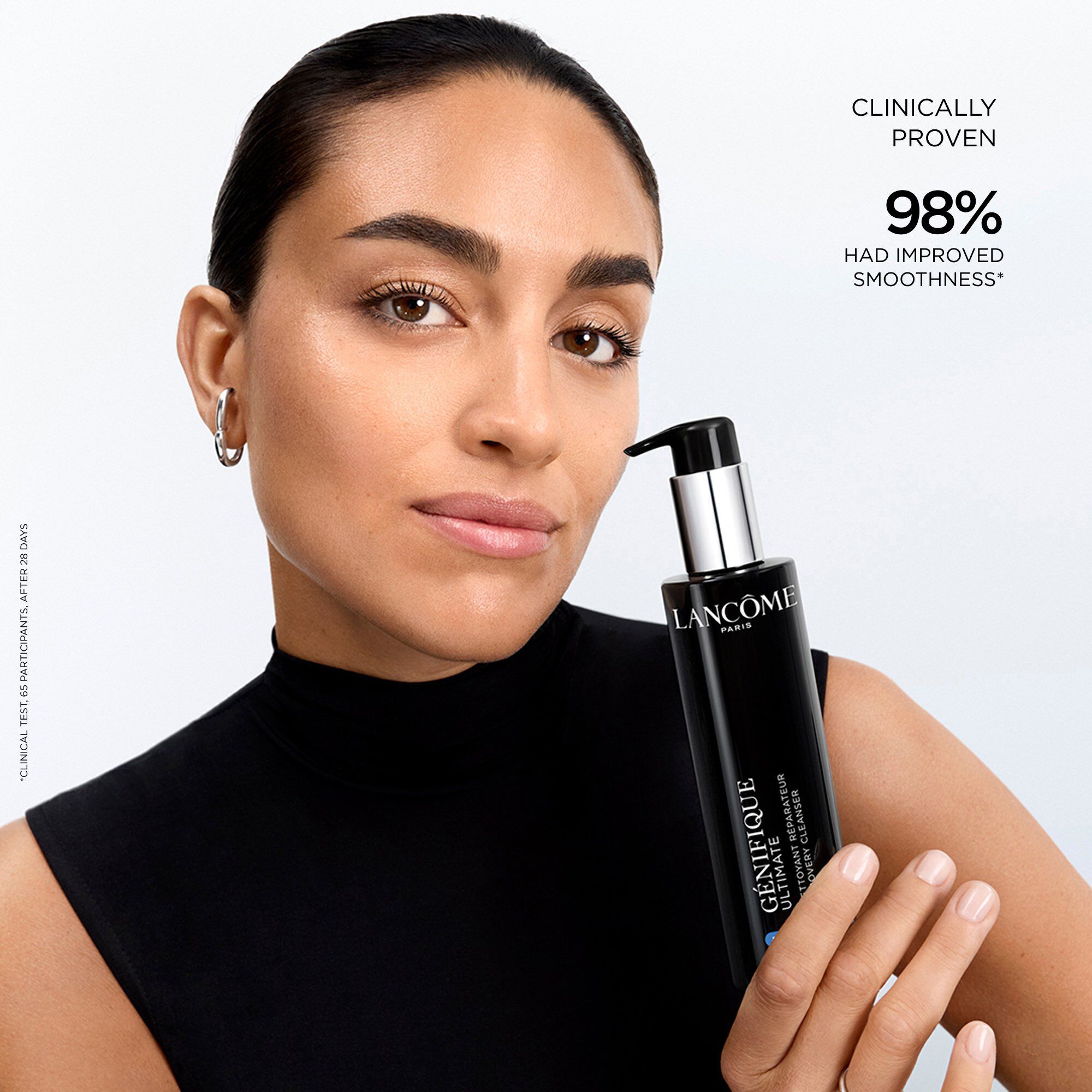Model tinand demachiantul Genifique Ultimate Cleanser