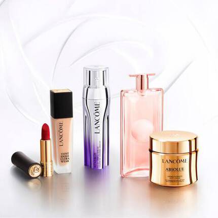 Produse de machiaj și ingrijire a pielii de la Lancome, inclusiv ruj, ser și cremă.