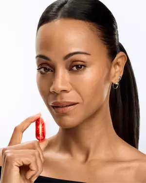 Zoe Saldana pentru Longevity MD Lancome