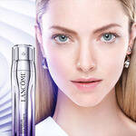 Serul de față Lancome, cu o femeie tanără, cu ten luminos și ochi expresivi, in fundal alb elegant.