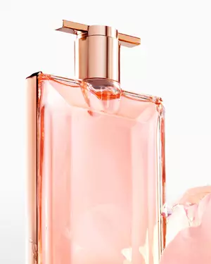 Parfumul Idole de la Lancome