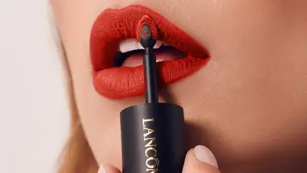 Vizual de frumusețe cu ruj lichid pentru Lancome