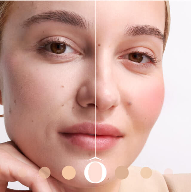 Femeie tanără cu ten natural, pe jumătate machiată, avand un zambet subtil, cu fundal simplu.