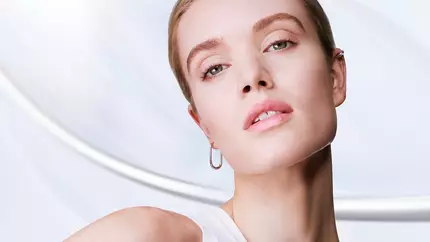 Vizualuri de frumusețe UV Expert pentru Lancome